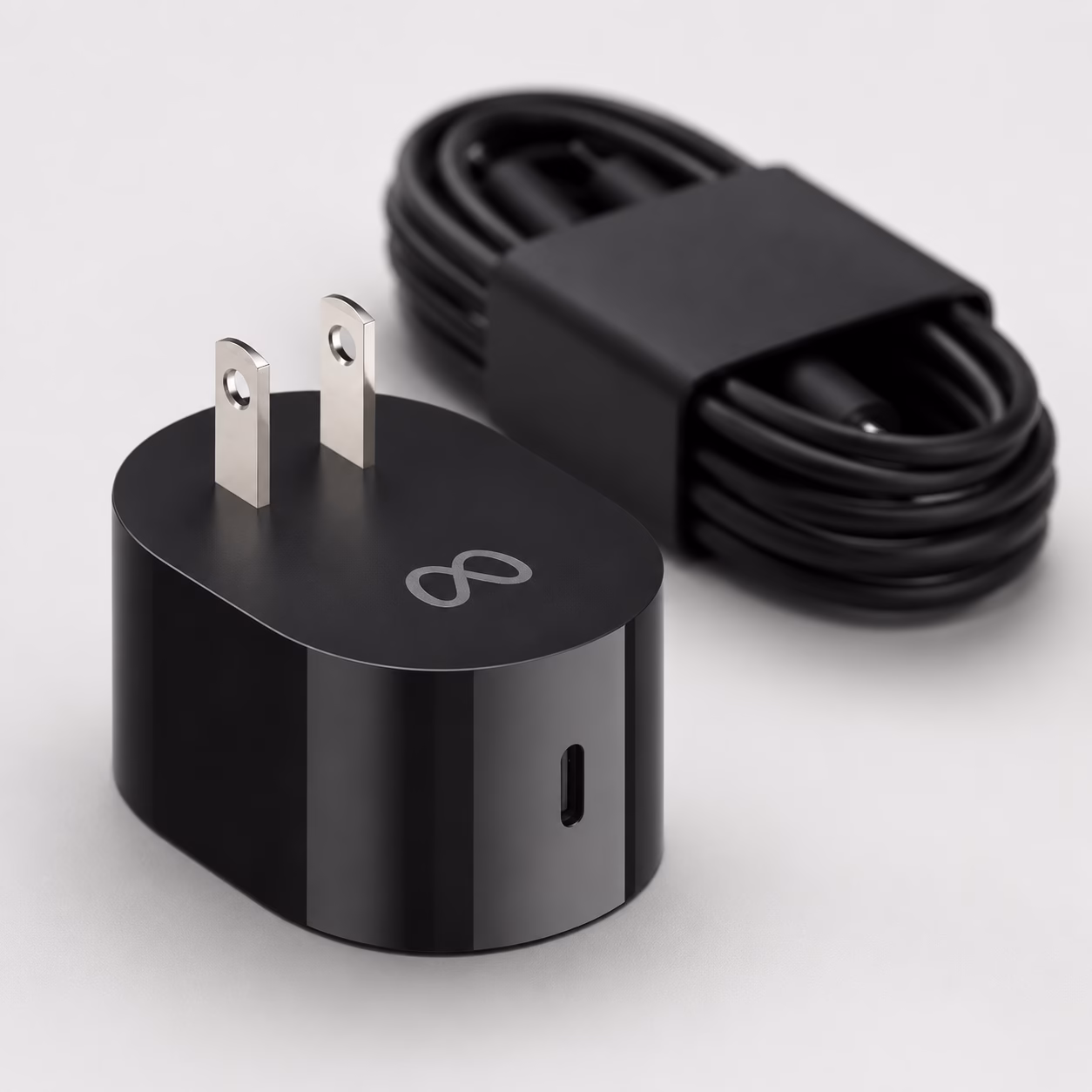 Compact black charger with silver prongs Meta 45W USB-C Netzteil